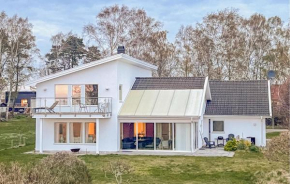 Lovely Home In Nybrostrand With Kitchen, Nybro